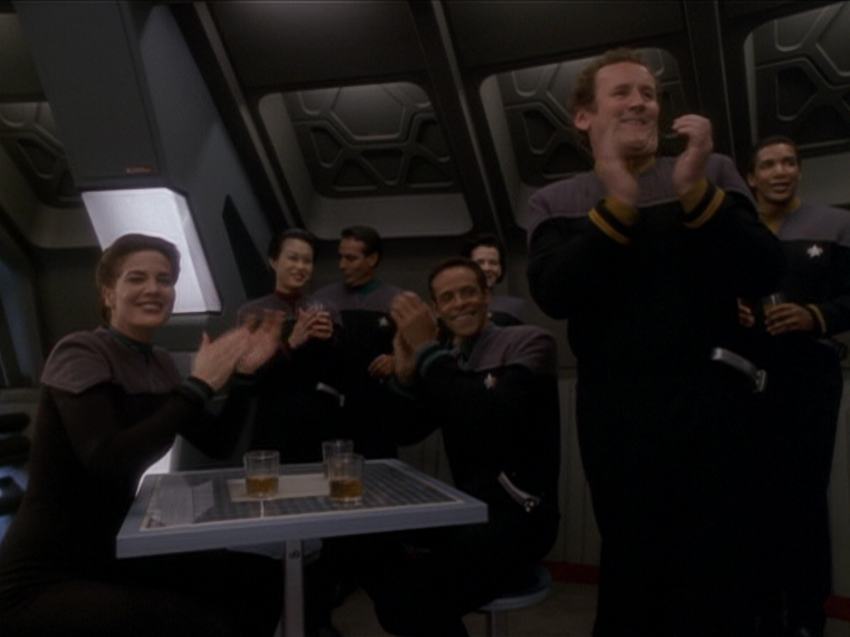 extant_StarTrek_DS9_6x04-BehindTheLines_00110.jpg