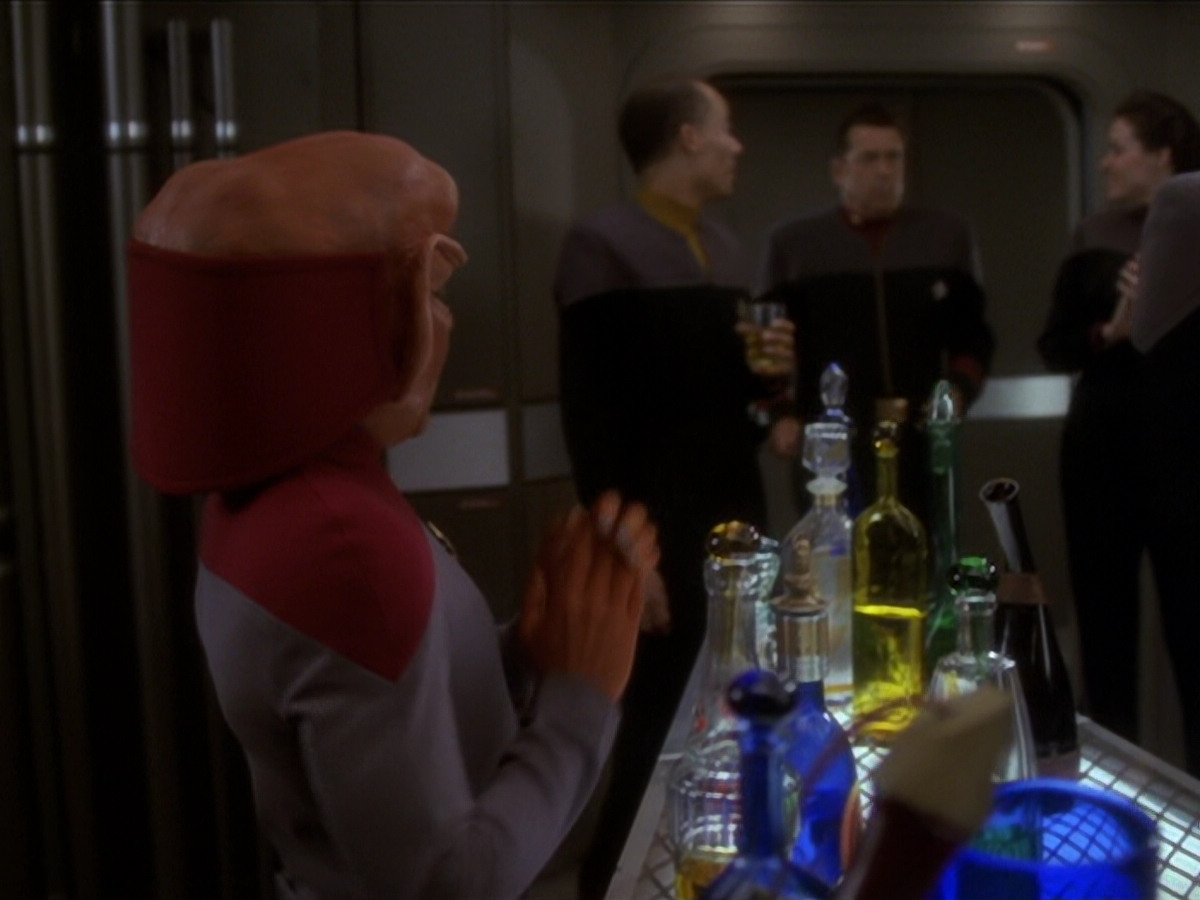 extant_StarTrek_DS9_6x04-BehindTheLines_00115.jpg