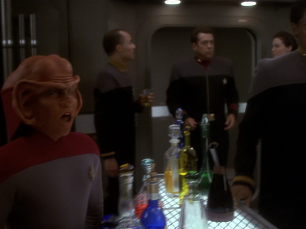 extant_StarTrek_DS9_6x04-BehindTheLines_00116.jpg