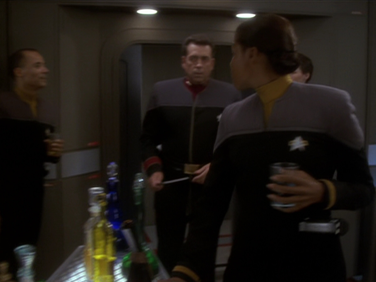 extant_StarTrek_DS9_6x04-BehindTheLines_00117.jpg
