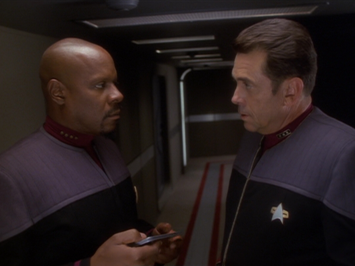 extant_StarTrek_DS9_6x04-BehindTheLines_00221.jpg
