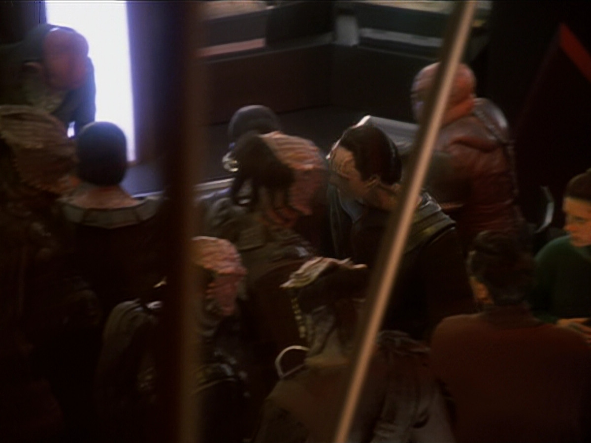extant_StarTrek_DS9_6x04-BehindTheLines_00246.jpg