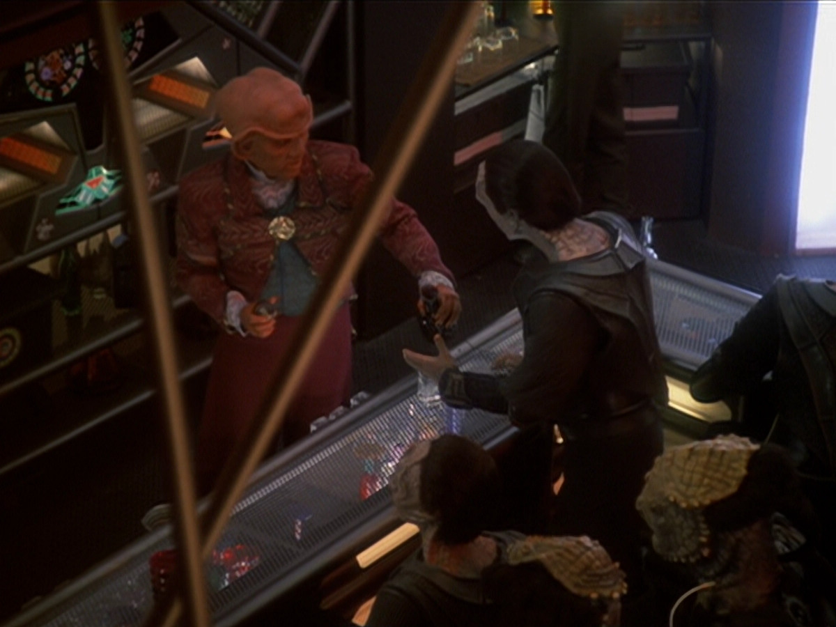 extant_StarTrek_DS9_6x04-BehindTheLines_00272.jpg