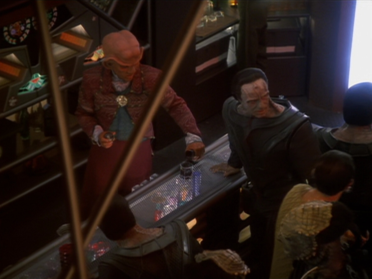 extant_StarTrek_DS9_6x04-BehindTheLines_00277.jpg