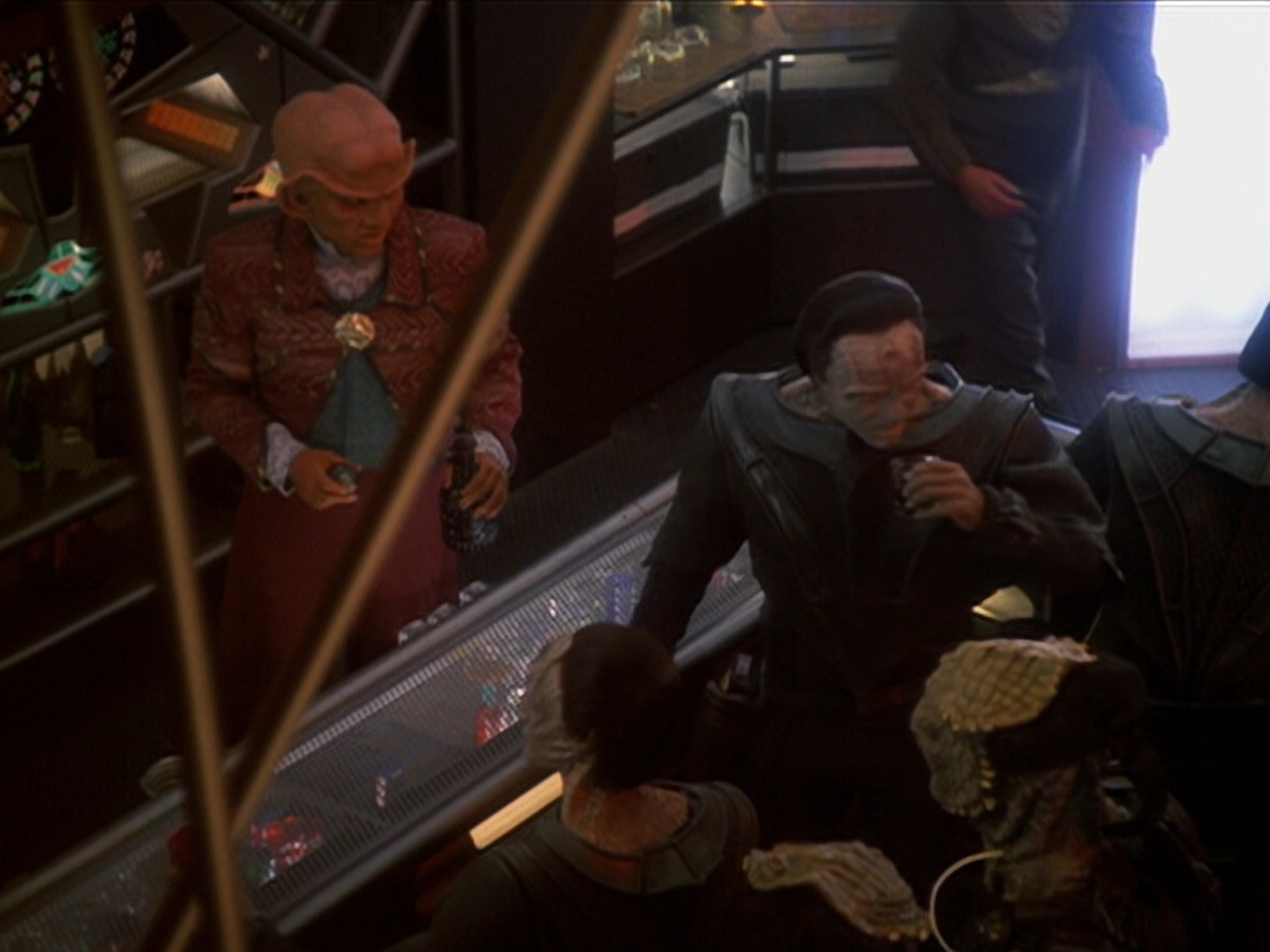 extant_StarTrek_DS9_6x04-BehindTheLines_00289.jpg