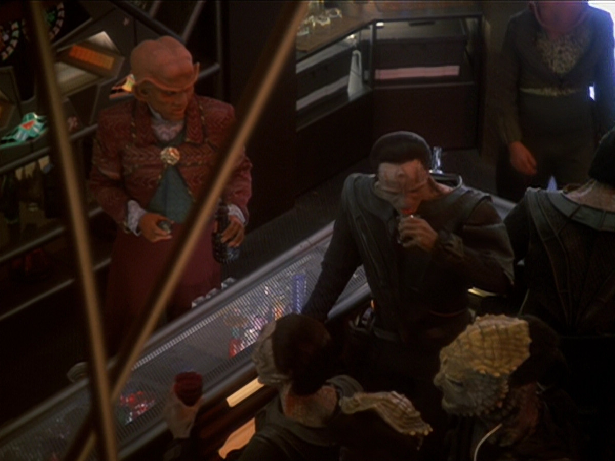 extant_StarTrek_DS9_6x04-BehindTheLines_00290.jpg