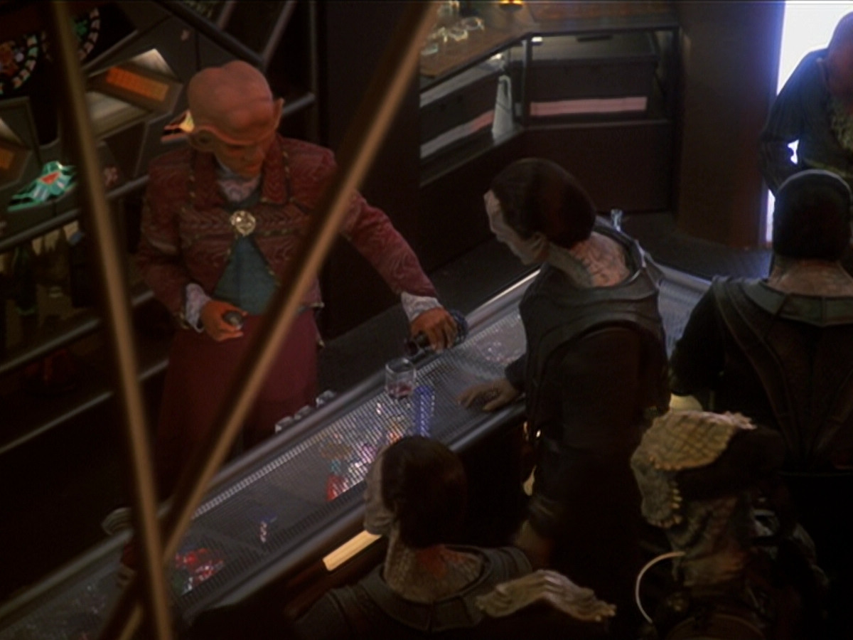 extant_StarTrek_DS9_6x04-BehindTheLines_00295.jpg