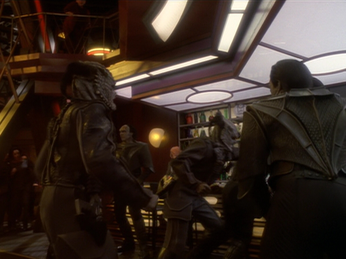 extant_StarTrek_DS9_6x04-BehindTheLines_00373.jpg