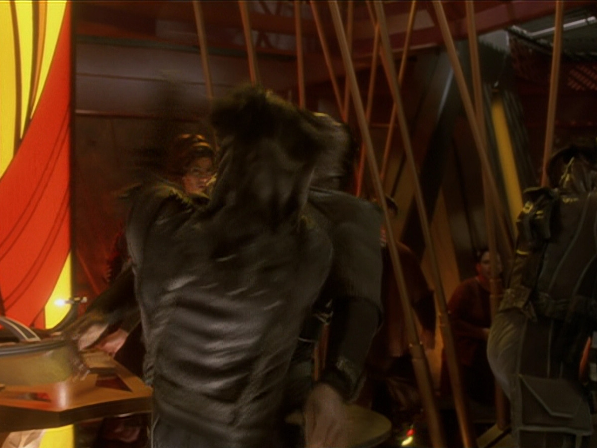 extant_StarTrek_DS9_6x04-BehindTheLines_00377.jpg