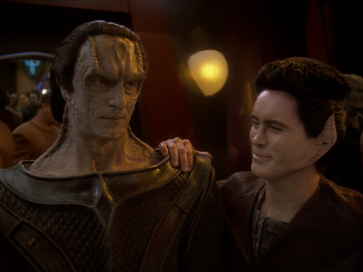 extant_StarTrek_DS9_6x04-BehindTheLines_00623.jpg