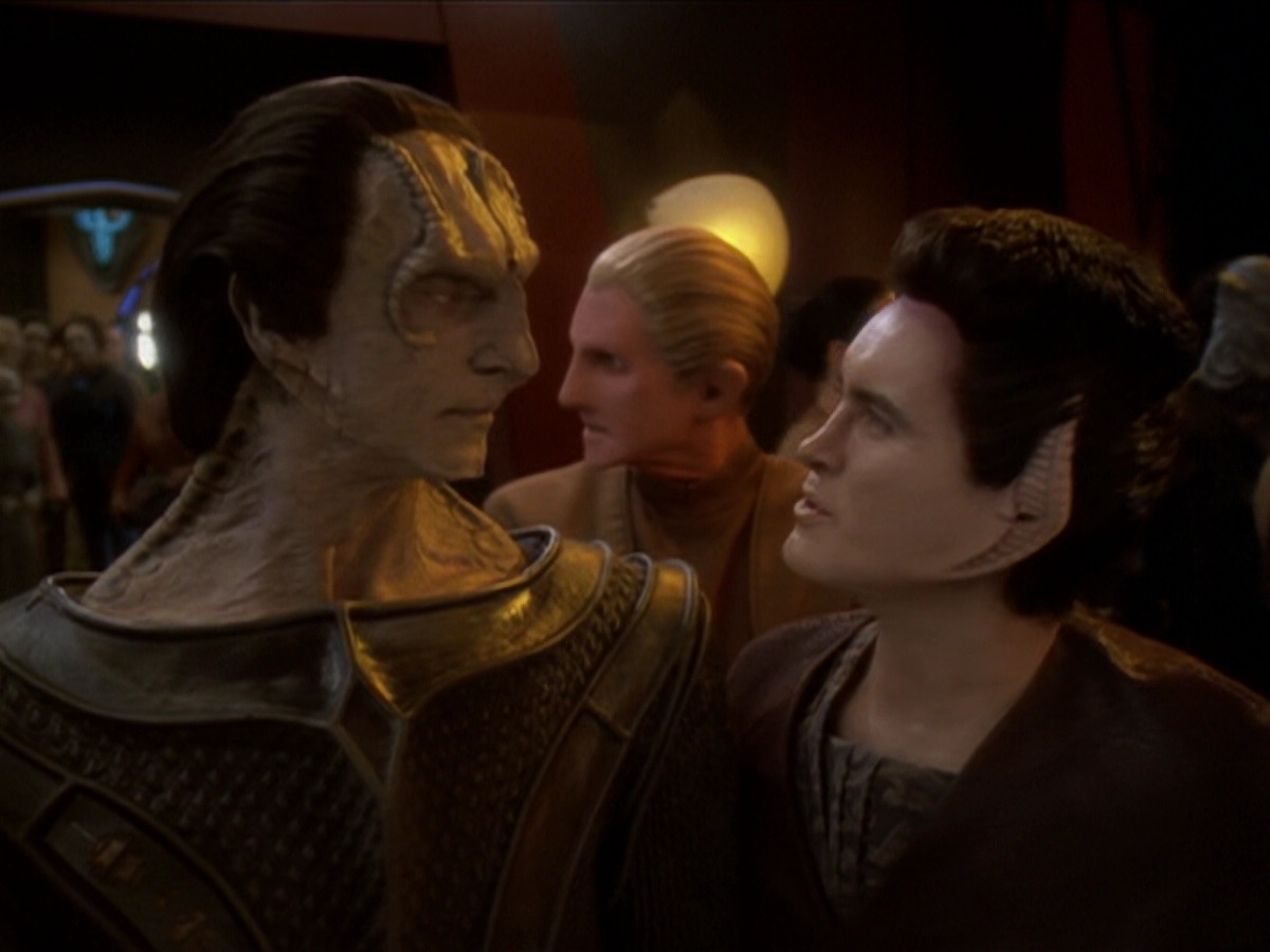 extant_StarTrek_DS9_6x04-BehindTheLines_00643.jpg