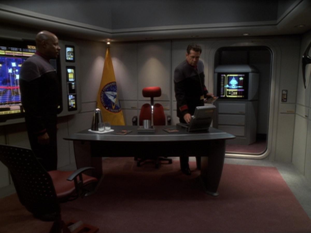 extant_StarTrek_DS9_6x04-BehindTheLines_00761.jpg