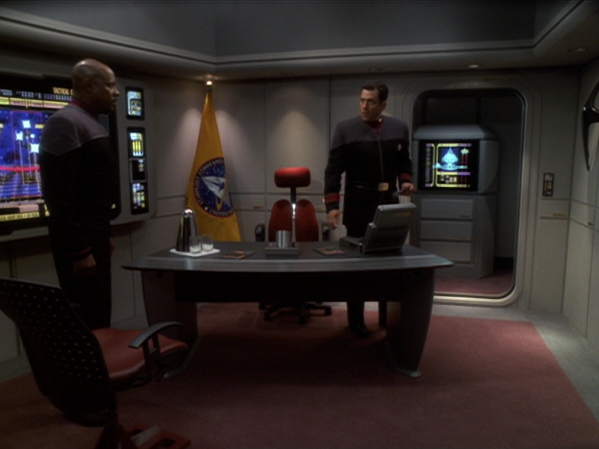 extant_StarTrek_DS9_6x04-BehindTheLines_00762.jpg