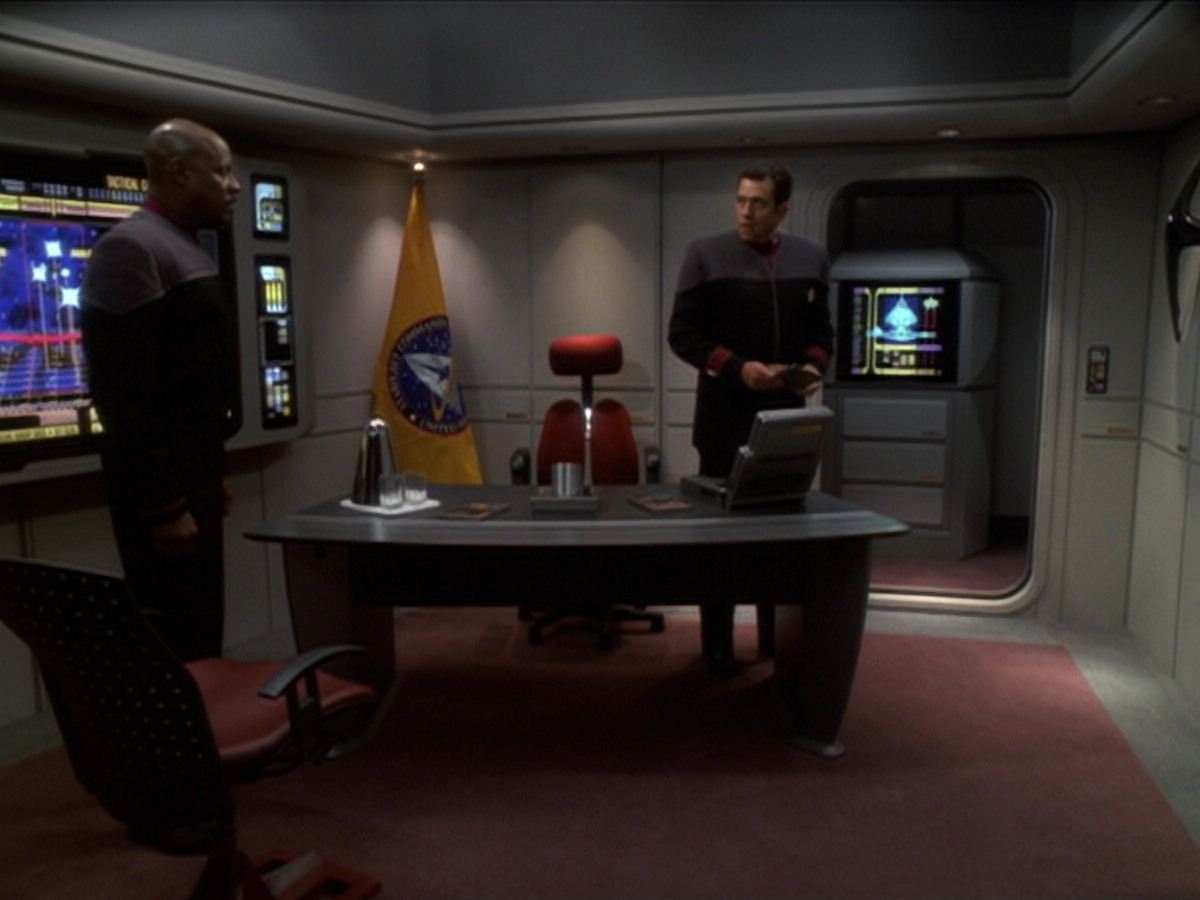 extant_StarTrek_DS9_6x04-BehindTheLines_00763.jpg