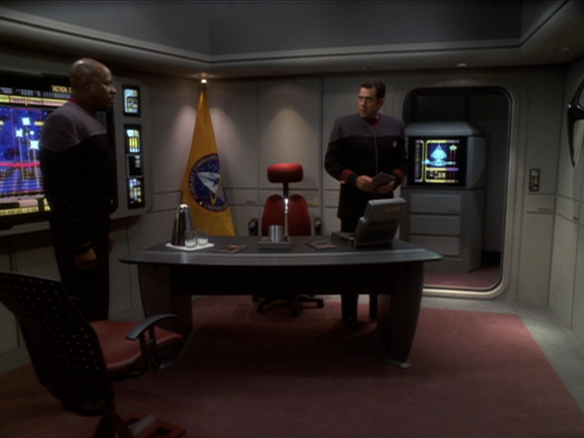 extant_StarTrek_DS9_6x04-BehindTheLines_00764.jpg