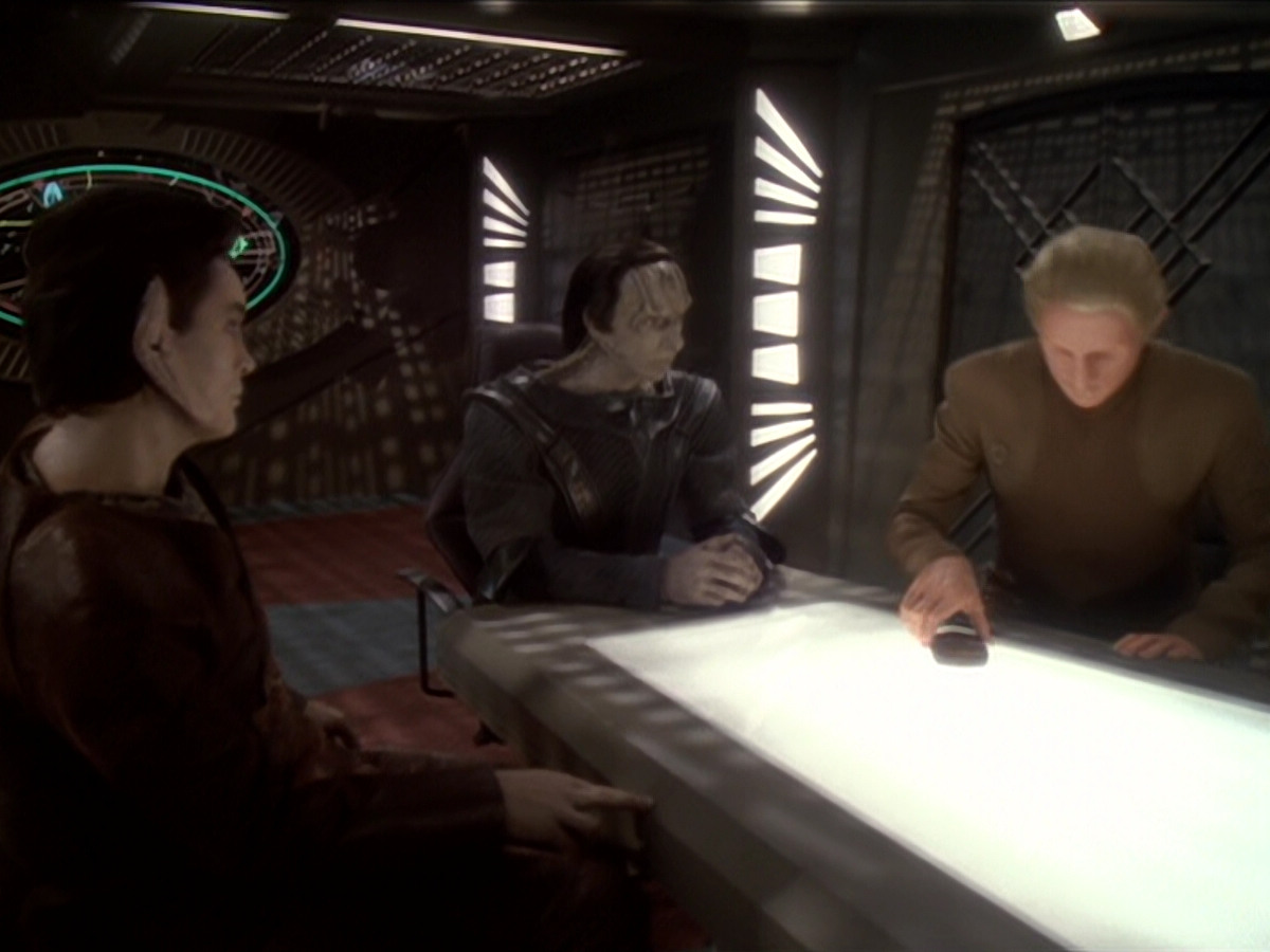 extant_StarTrek_DS9_6x04-BehindTheLines_01275.jpg