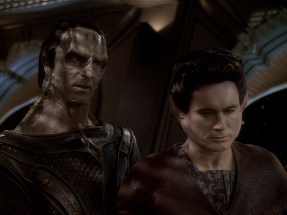 extant_StarTrek_DS9_6x04-BehindTheLines_01320.jpg