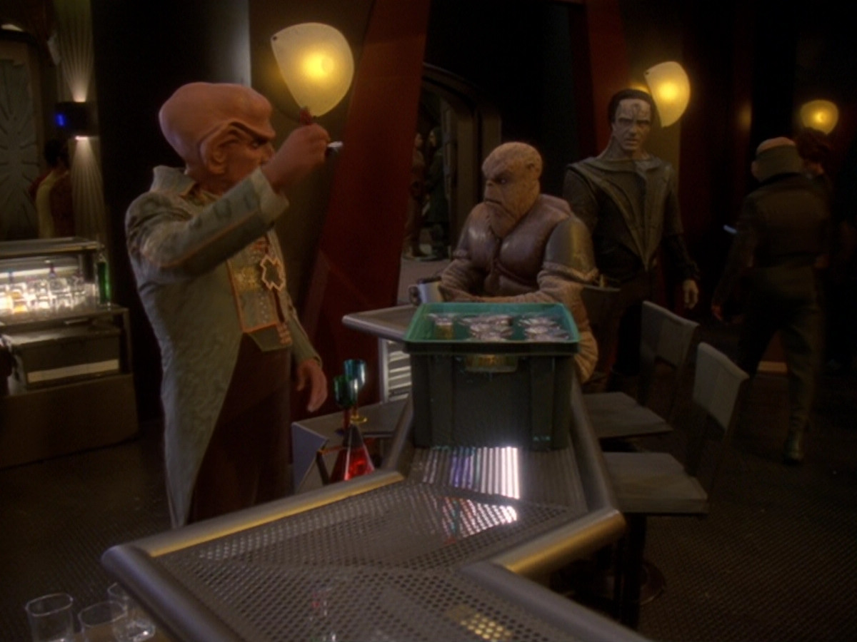 extant_StarTrek_DS9_6x04-BehindTheLines_02225.jpg