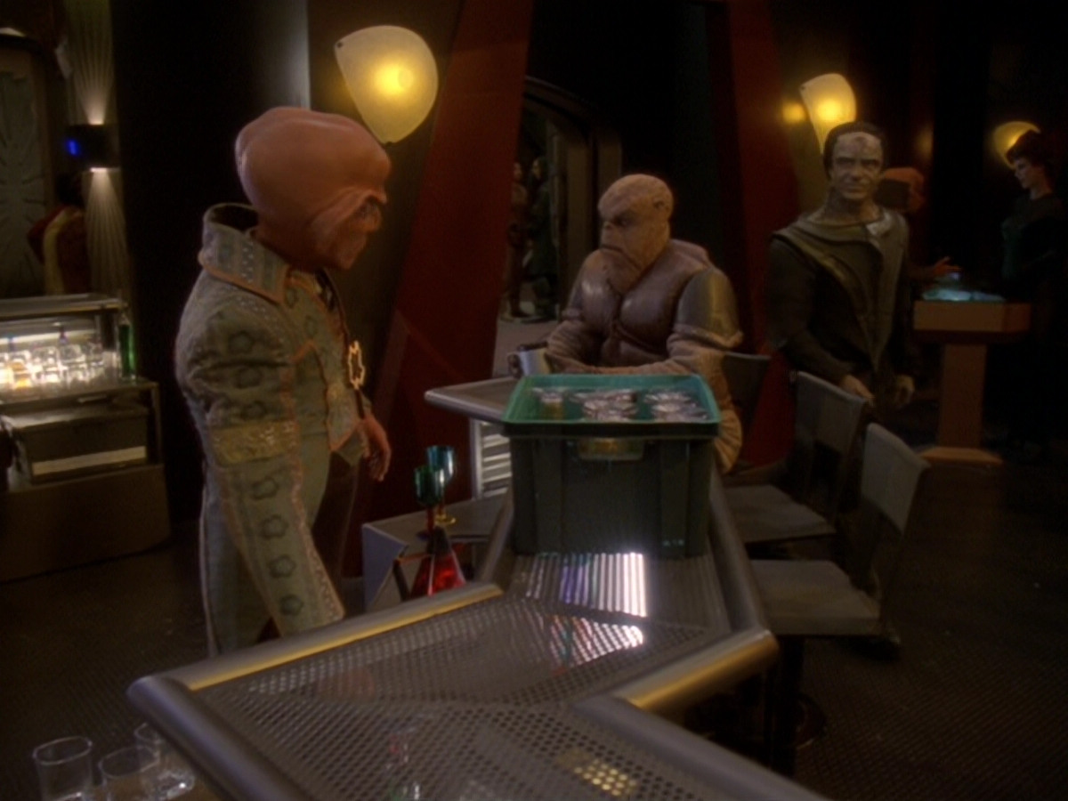 extant_StarTrek_DS9_6x04-BehindTheLines_02229.jpg