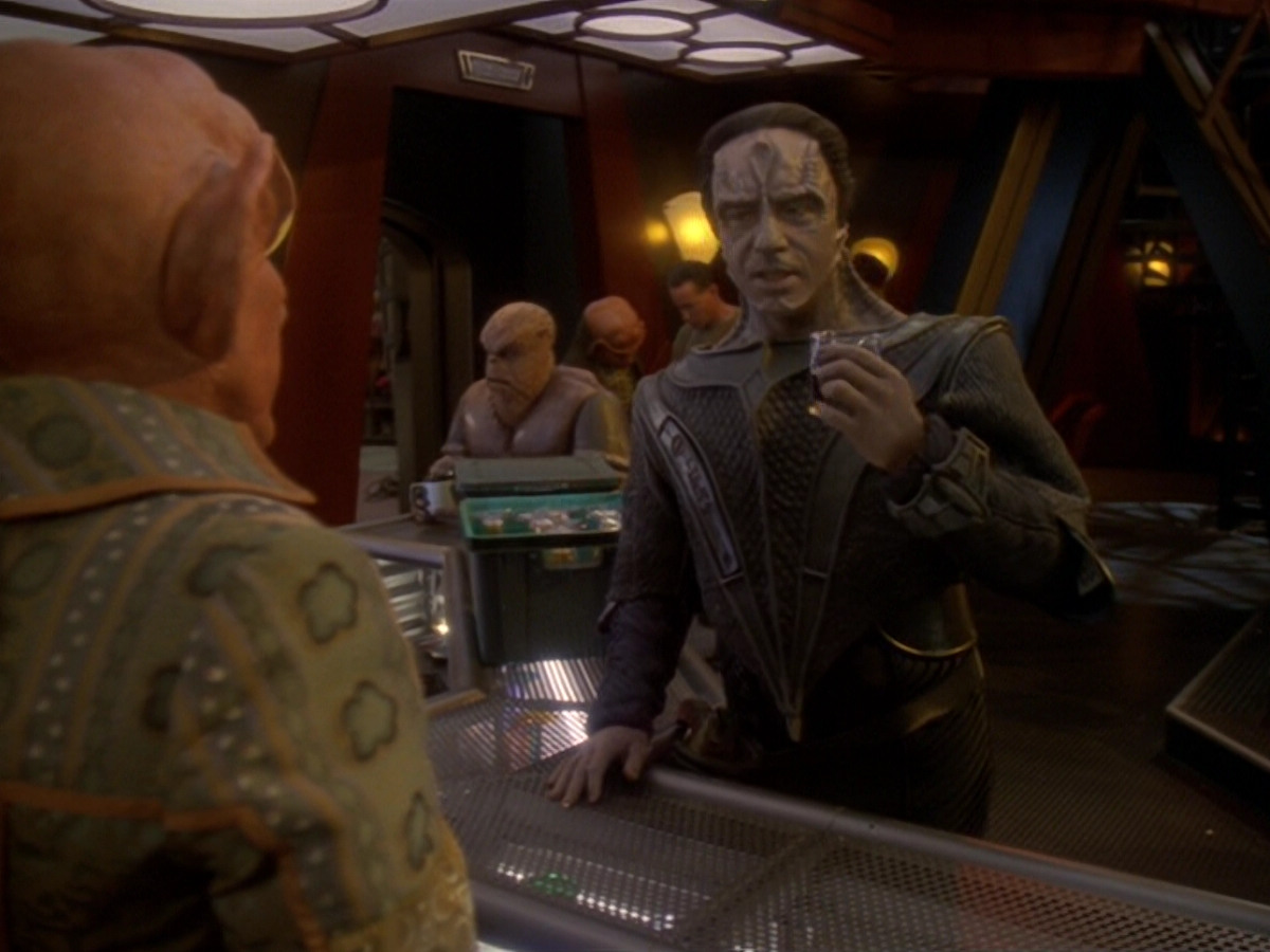 extant_StarTrek_DS9_6x04-BehindTheLines_02277.jpg