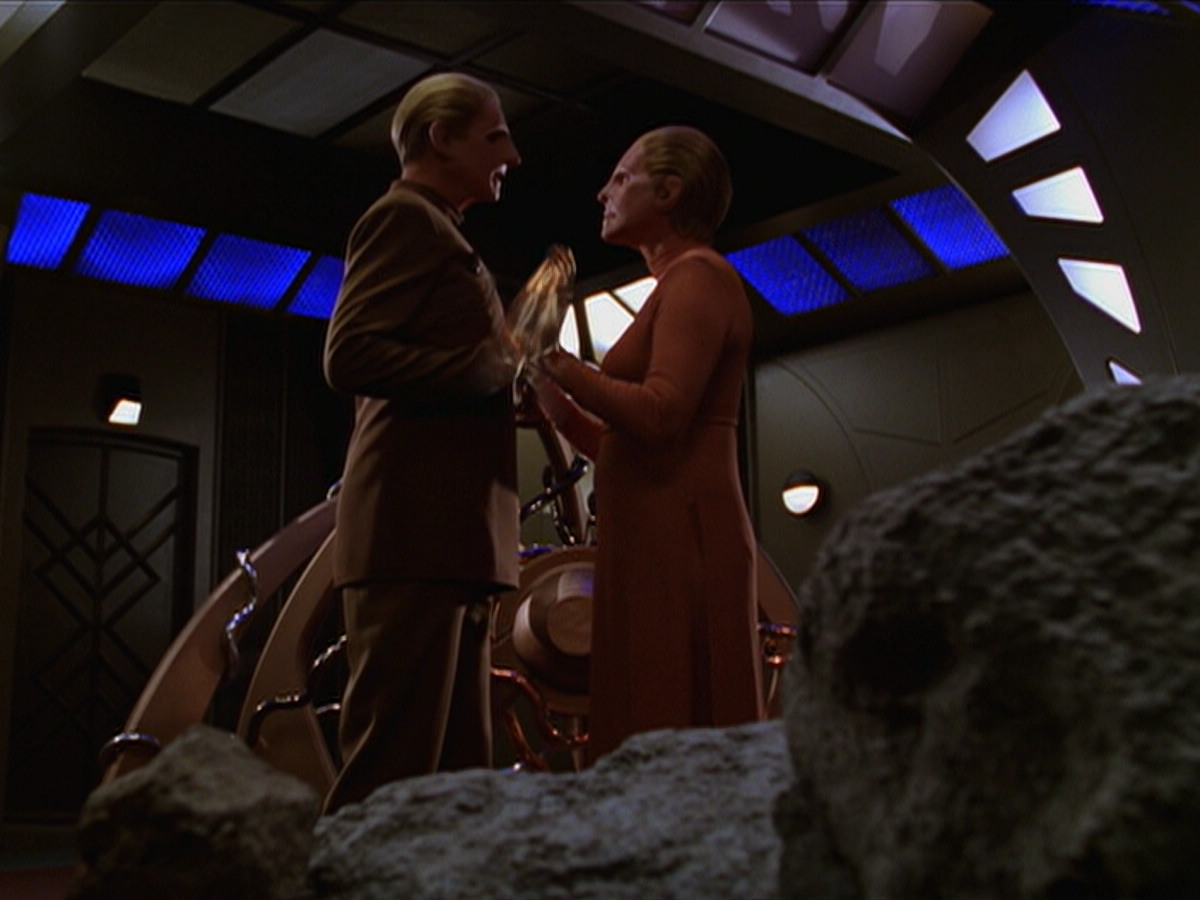 extant_StarTrek_DS9_6x04-BehindTheLines_03299.jpg