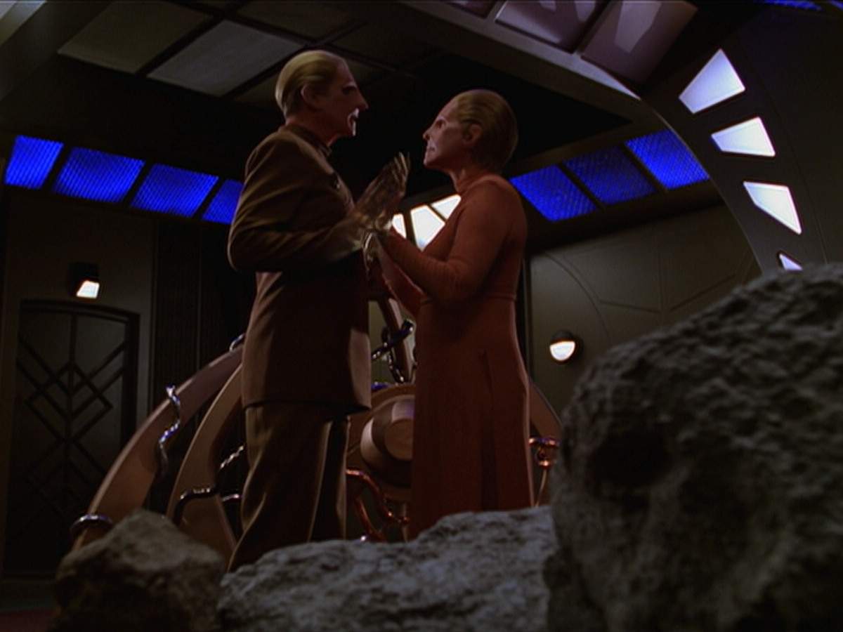 extant_StarTrek_DS9_6x04-BehindTheLines_03300.jpg