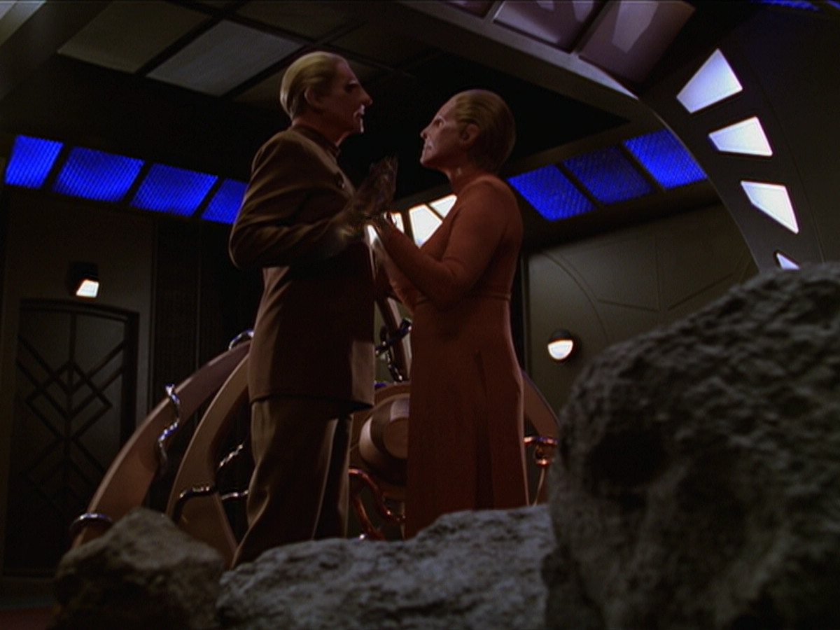 extant_StarTrek_DS9_6x04-BehindTheLines_03301.jpg