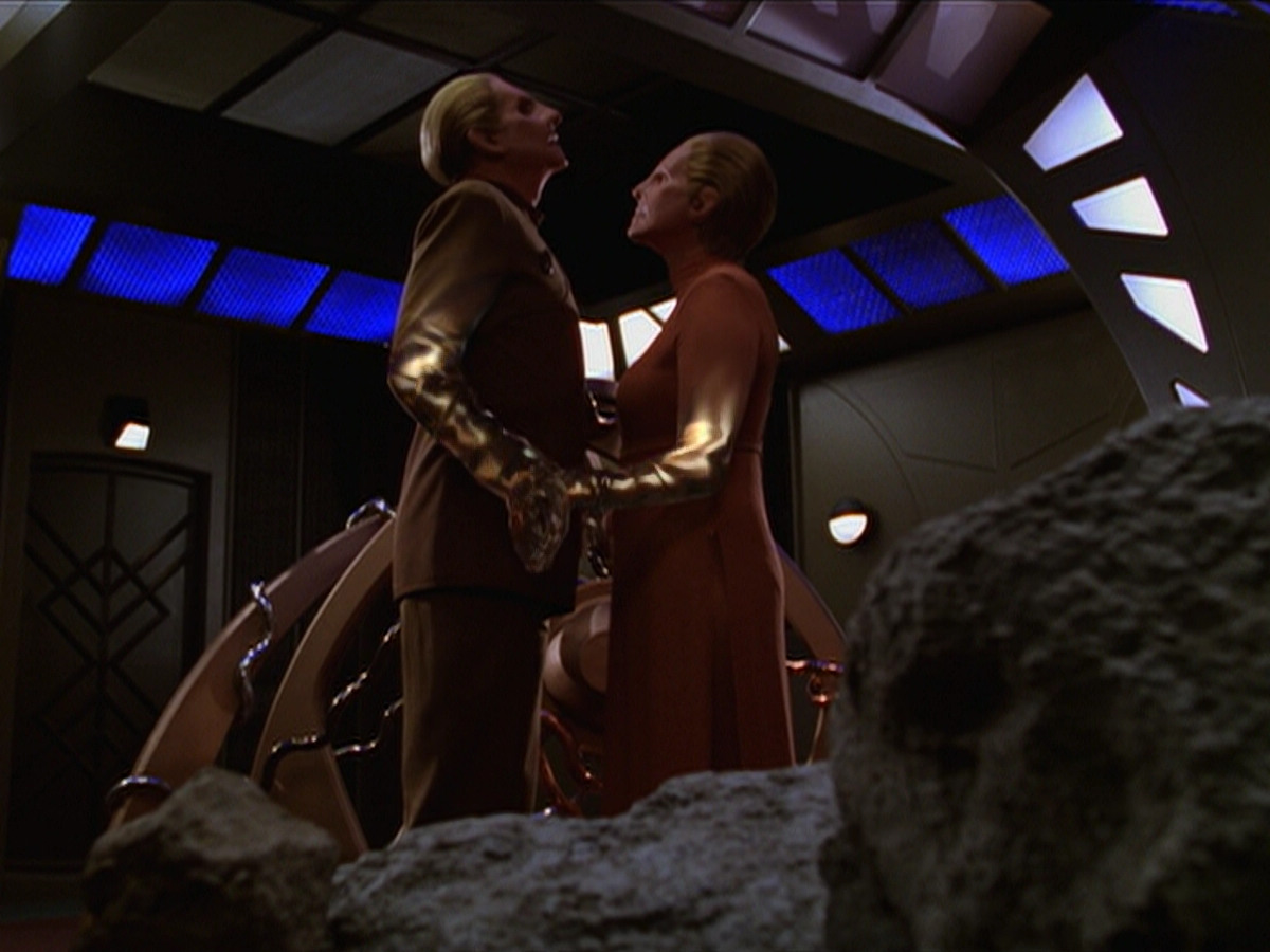 extant_StarTrek_DS9_6x04-BehindTheLines_03306.jpg