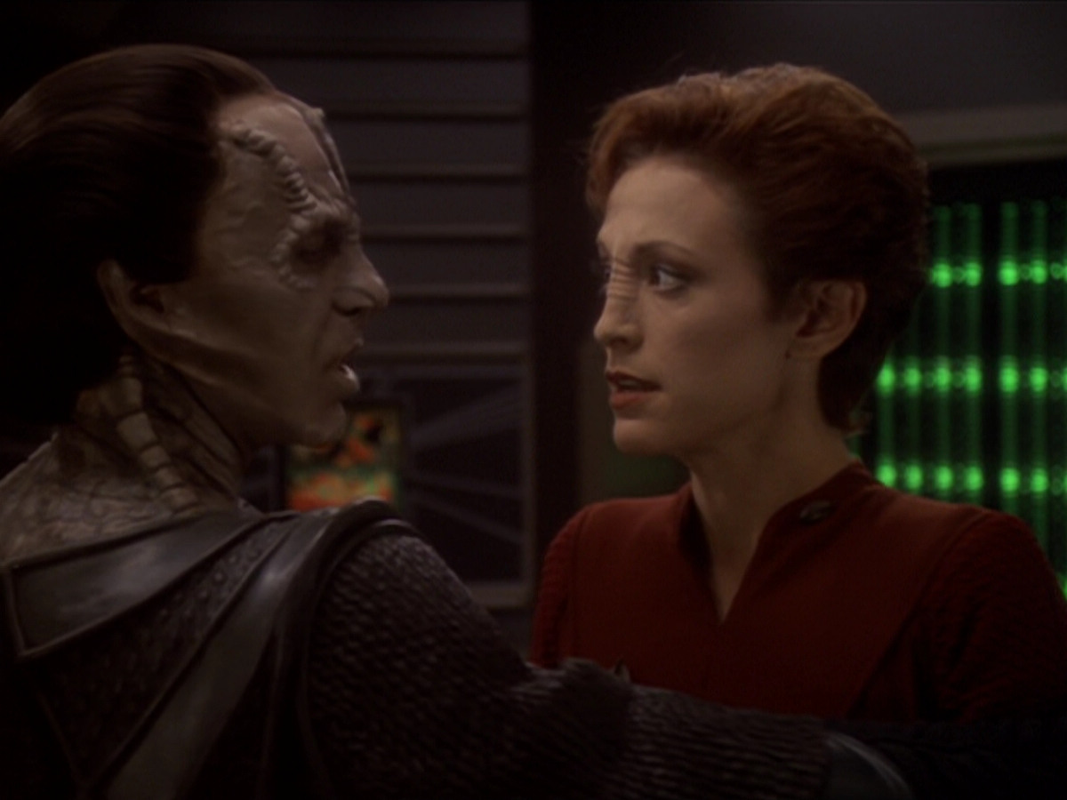 extant_StarTrek_DS9_6x04-BehindTheLines_03342.jpg