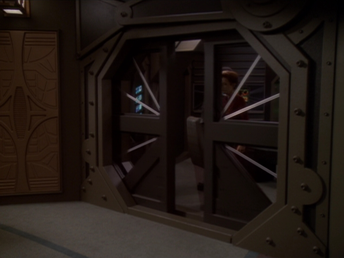 extant_StarTrek_DS9_6x04-BehindTheLines_03348.jpg