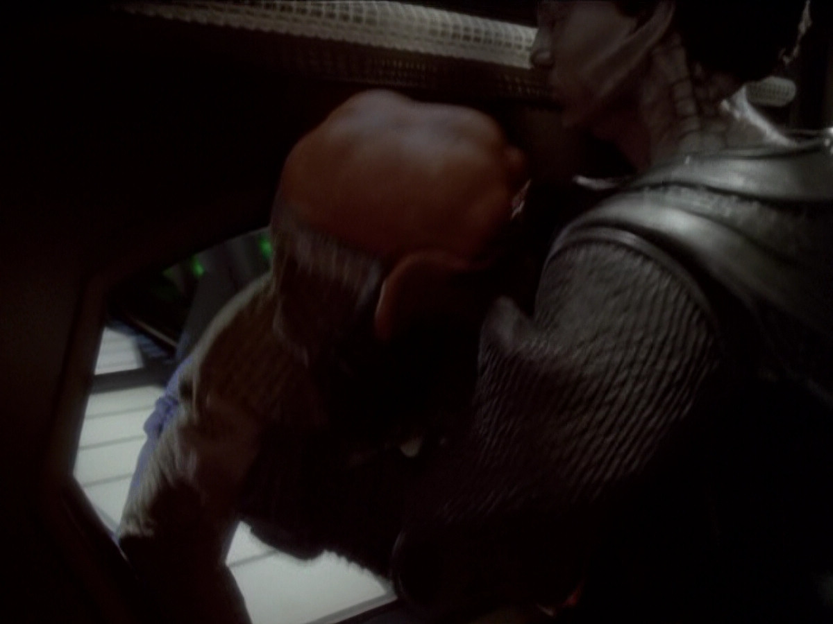 extant_StarTrek_DS9_6x04-BehindTheLines_03392.jpg