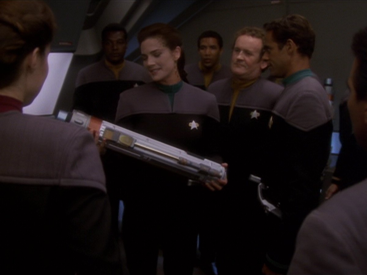 extant_StarTrek_DS9_6x04-BehindTheLines_03499.jpg