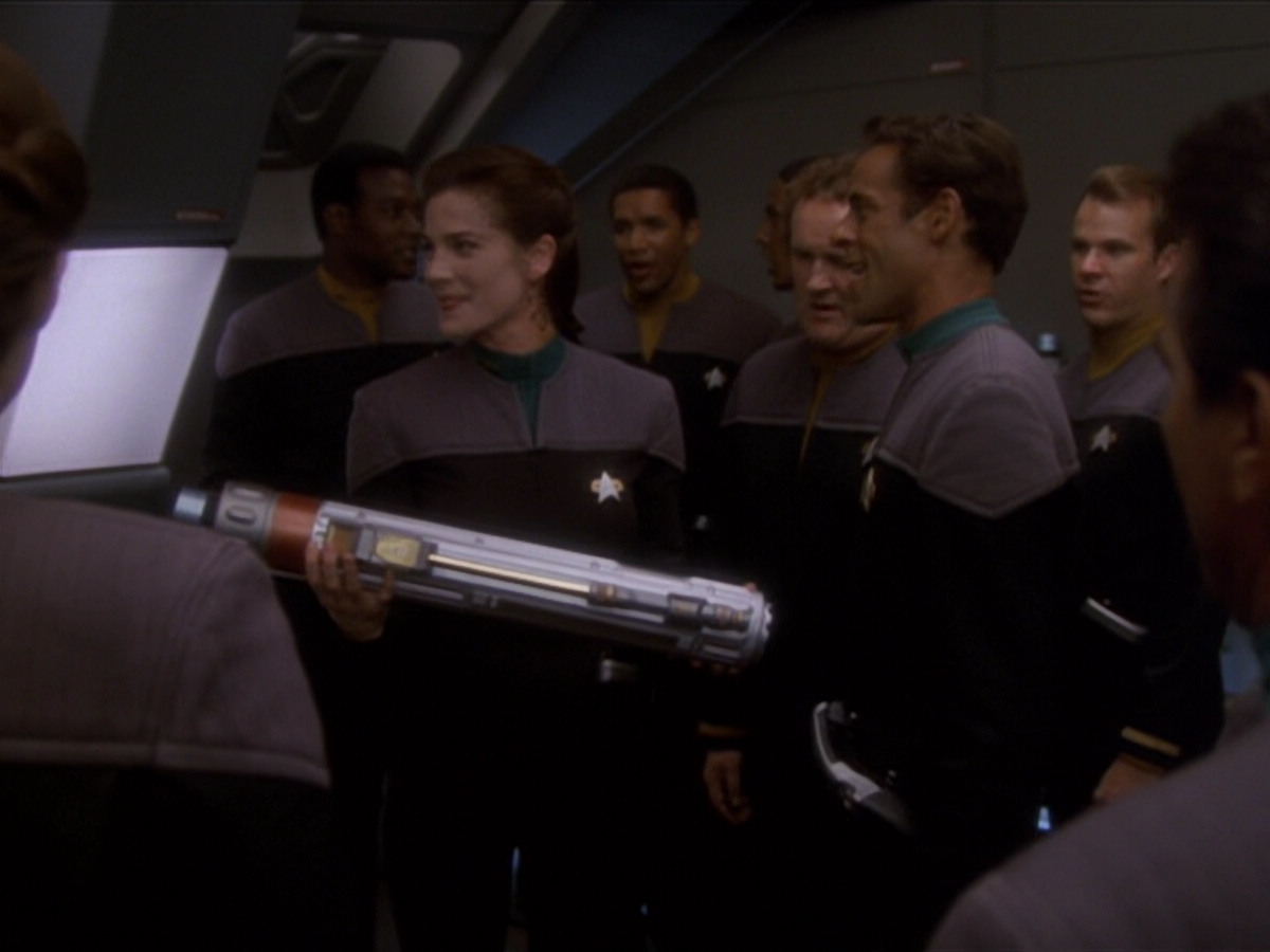 extant_StarTrek_DS9_6x04-BehindTheLines_03516.jpg