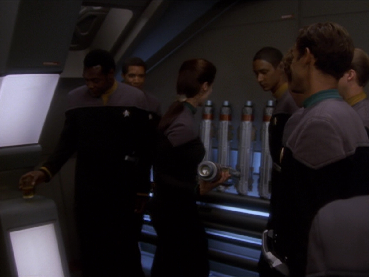 extant_StarTrek_DS9_6x04-BehindTheLines_03524.jpg