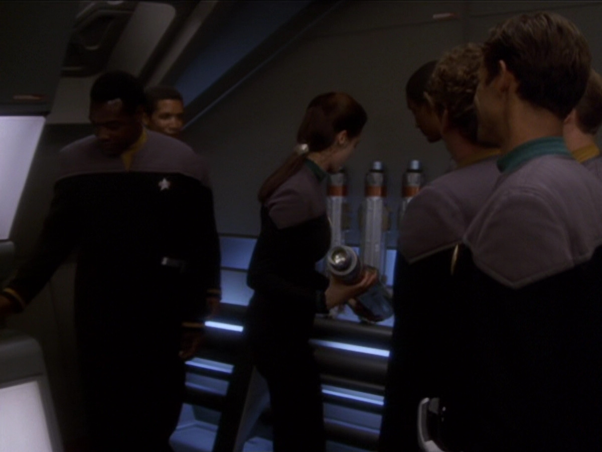 extant_StarTrek_DS9_6x04-BehindTheLines_03525.jpg