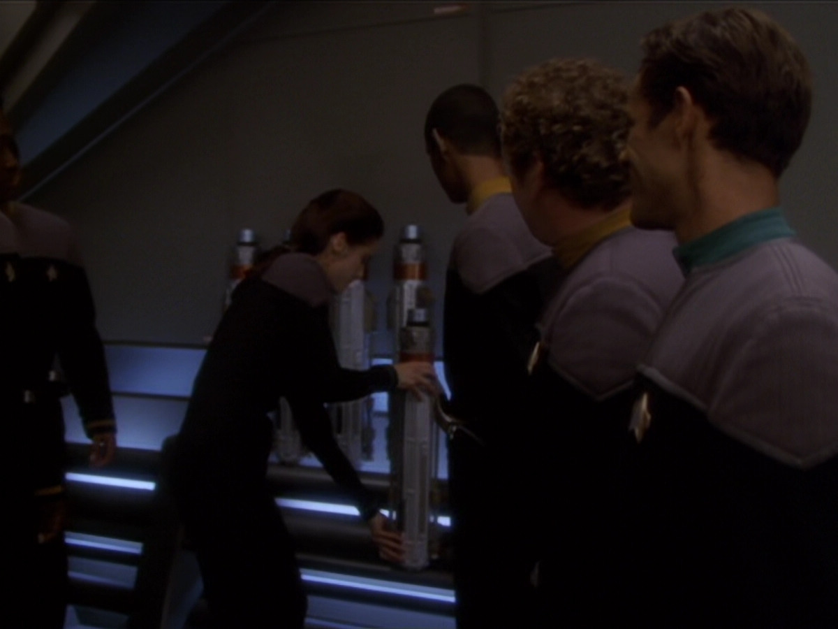 extant_StarTrek_DS9_6x04-BehindTheLines_03528.jpg