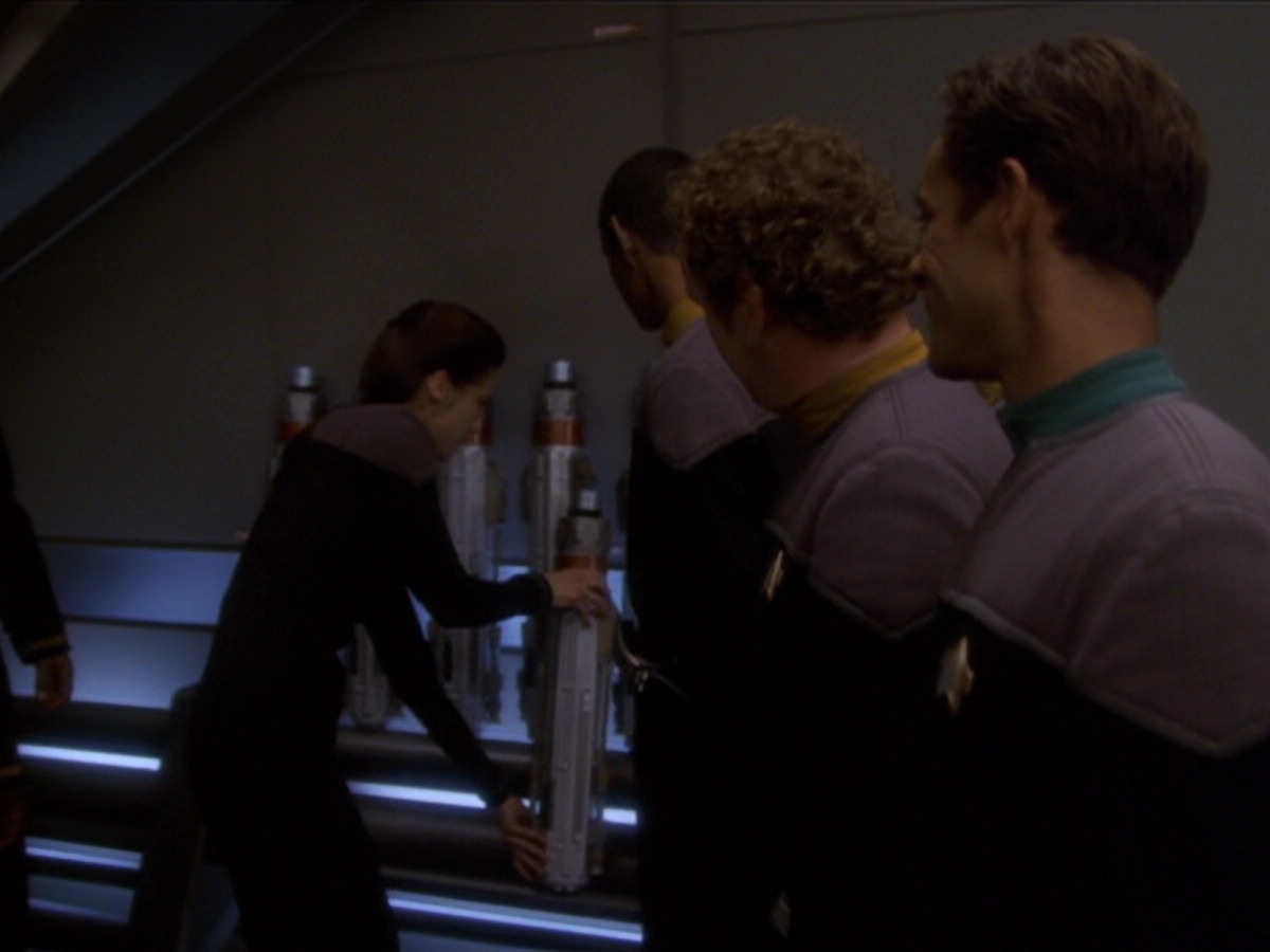 extant_StarTrek_DS9_6x04-BehindTheLines_03529.jpg