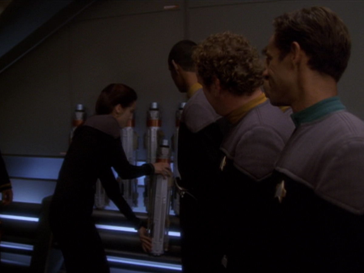extant_StarTrek_DS9_6x04-BehindTheLines_03530.jpg