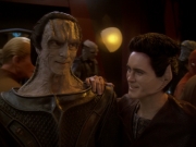 extant_StarTrek_DS9_6x04-BehindTheLines_00630.jpg