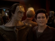 extant_StarTrek_DS9_6x04-BehindTheLines_00637.jpg