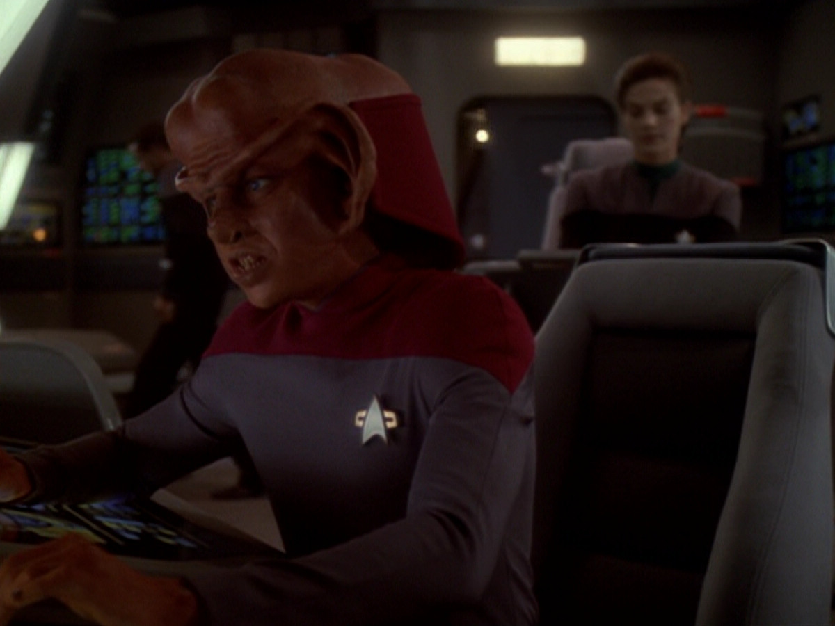 extant_StarTrek_DS9_6x05-FavorTheBold_00016.jpg