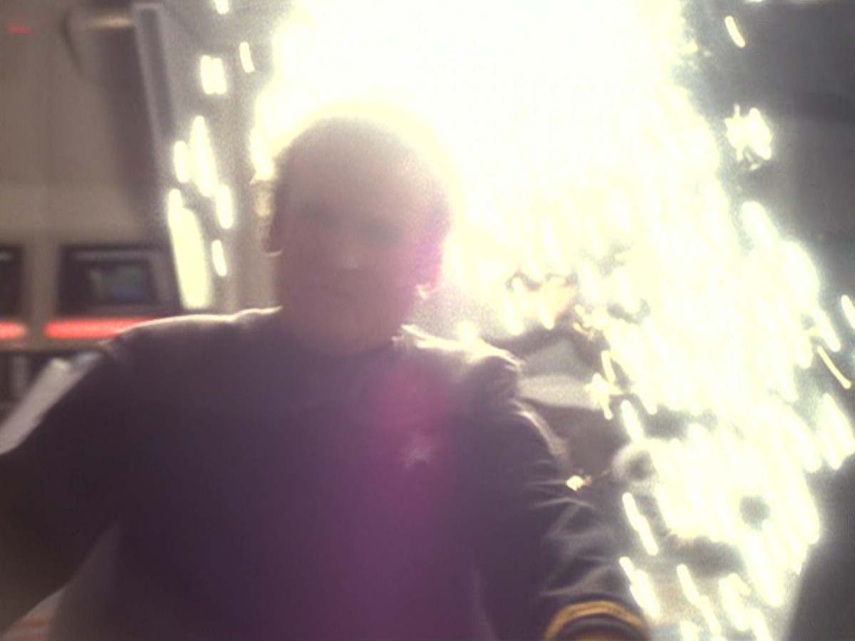 extant_StarTrek_DS9_6x05-FavorTheBold_00062.jpg