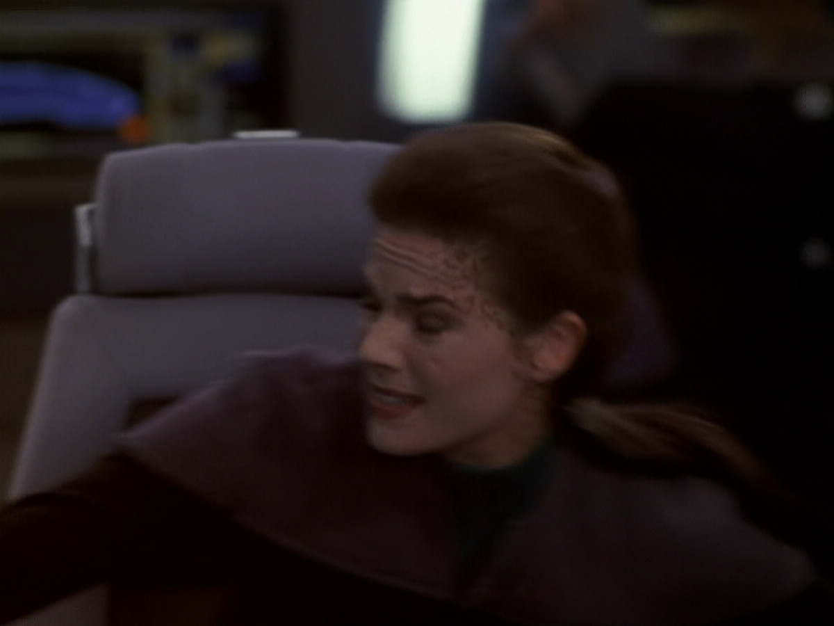 extant_StarTrek_DS9_6x05-FavorTheBold_00069.jpg