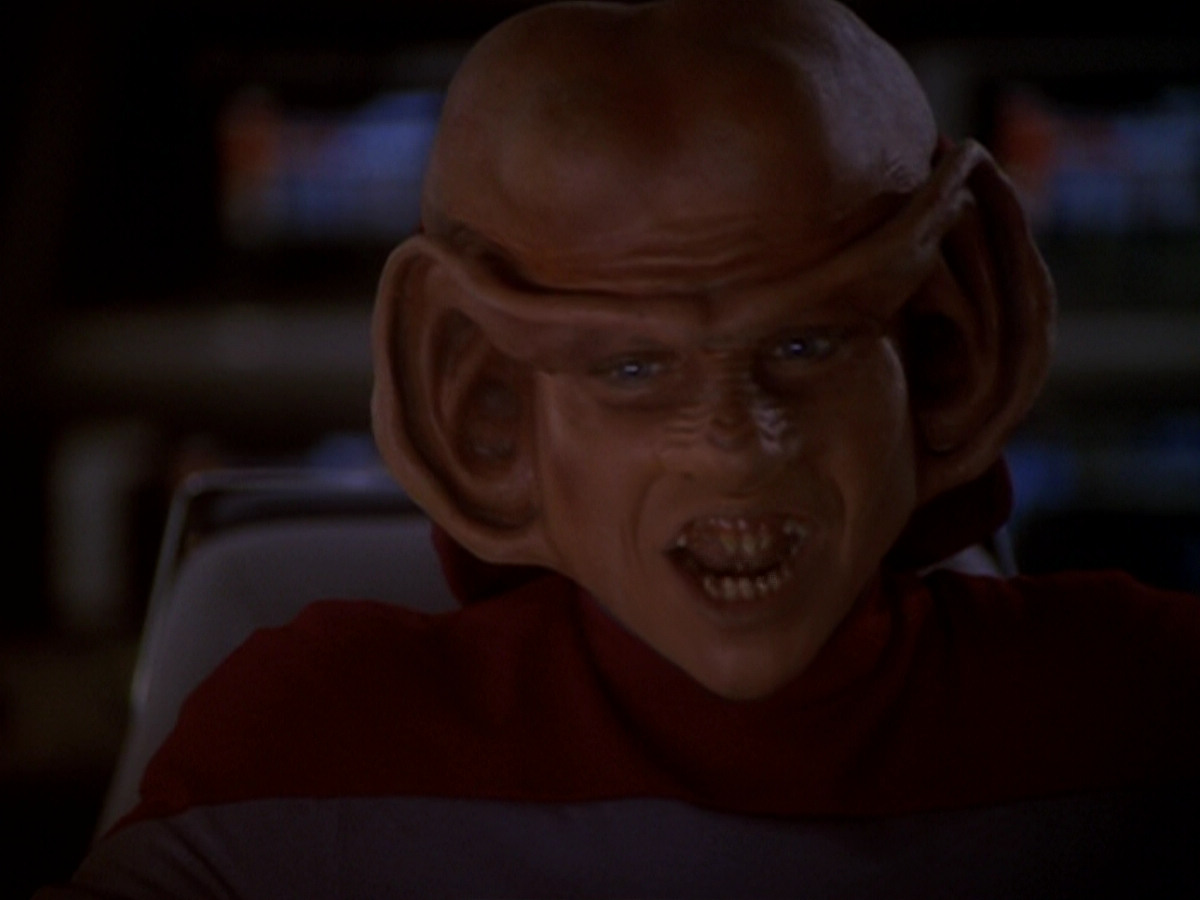 extant_StarTrek_DS9_6x05-FavorTheBold_00103.jpg