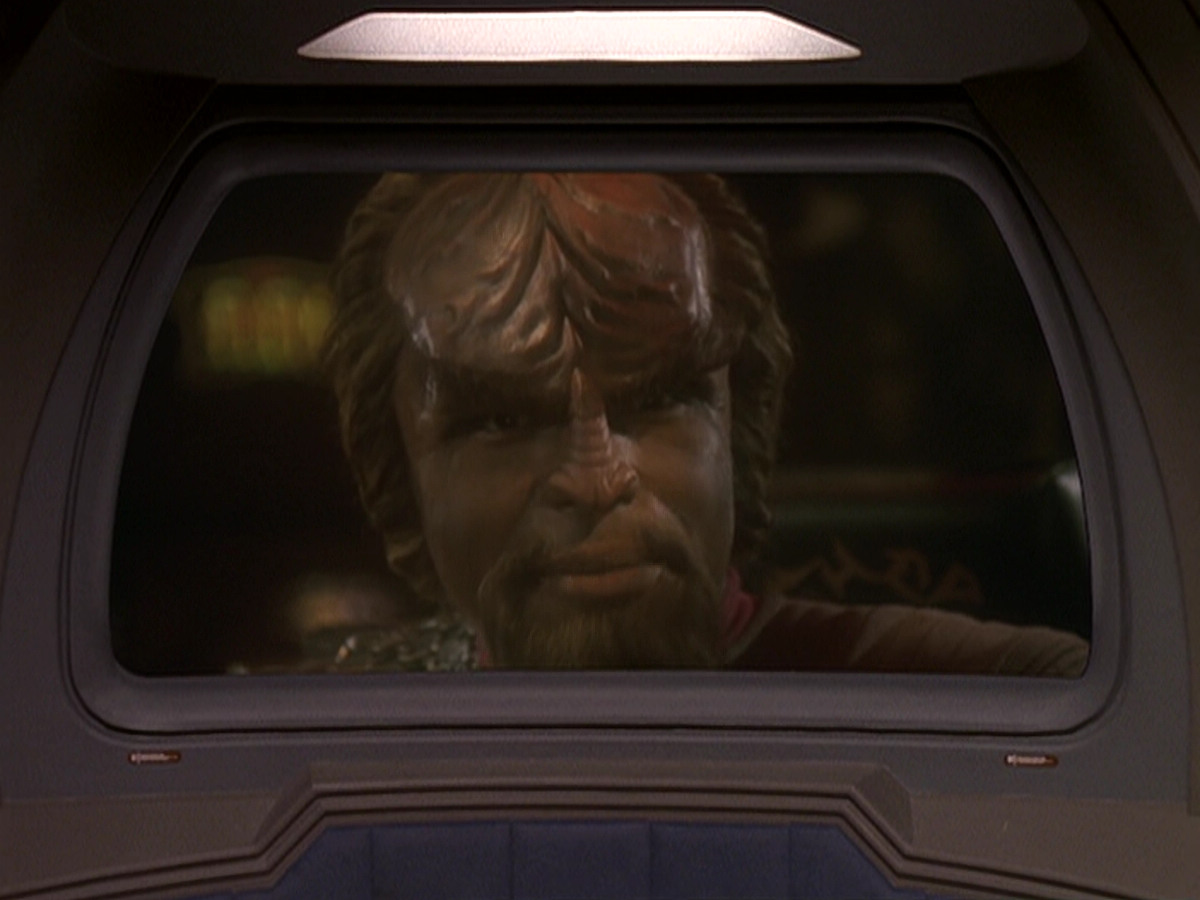 extant_StarTrek_DS9_6x05-FavorTheBold_00124.jpg