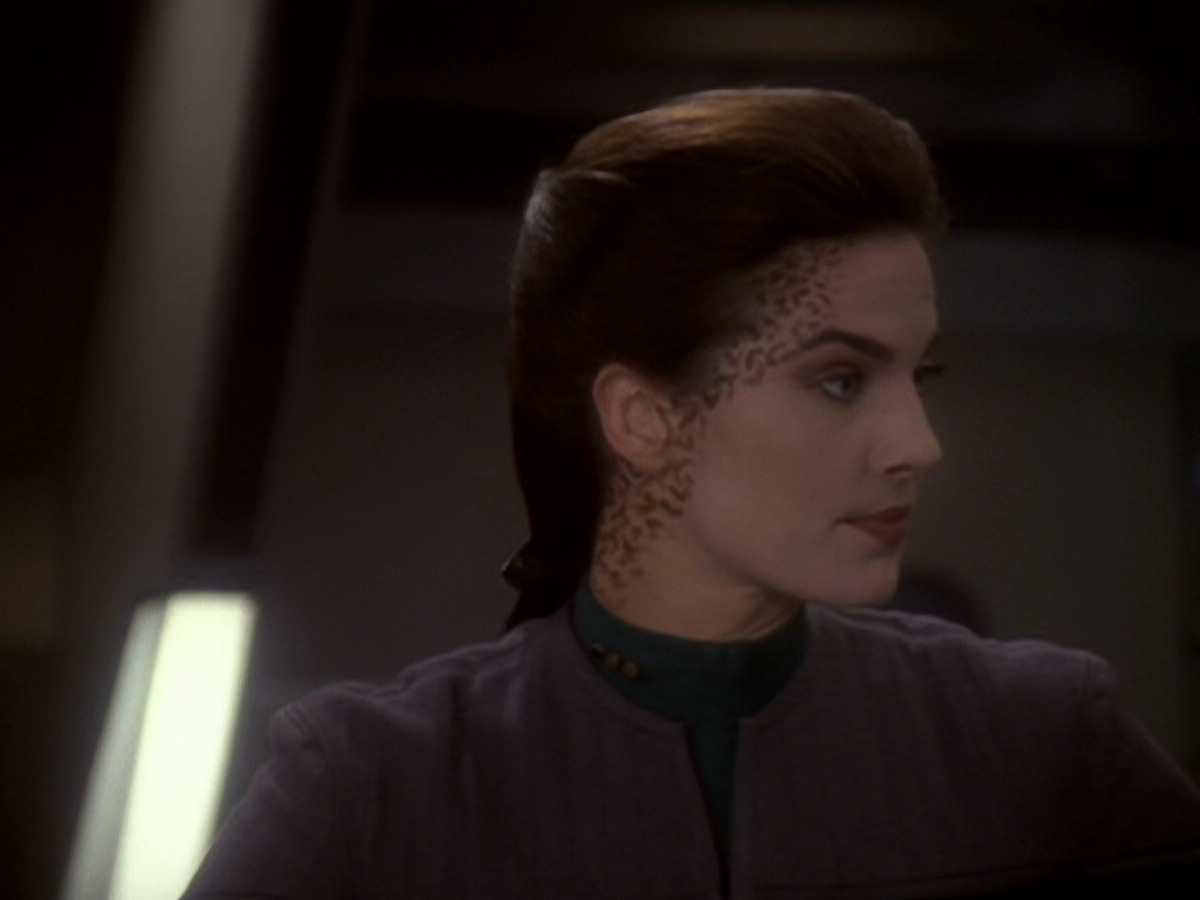 extant_StarTrek_DS9_6x05-FavorTheBold_00136.jpg