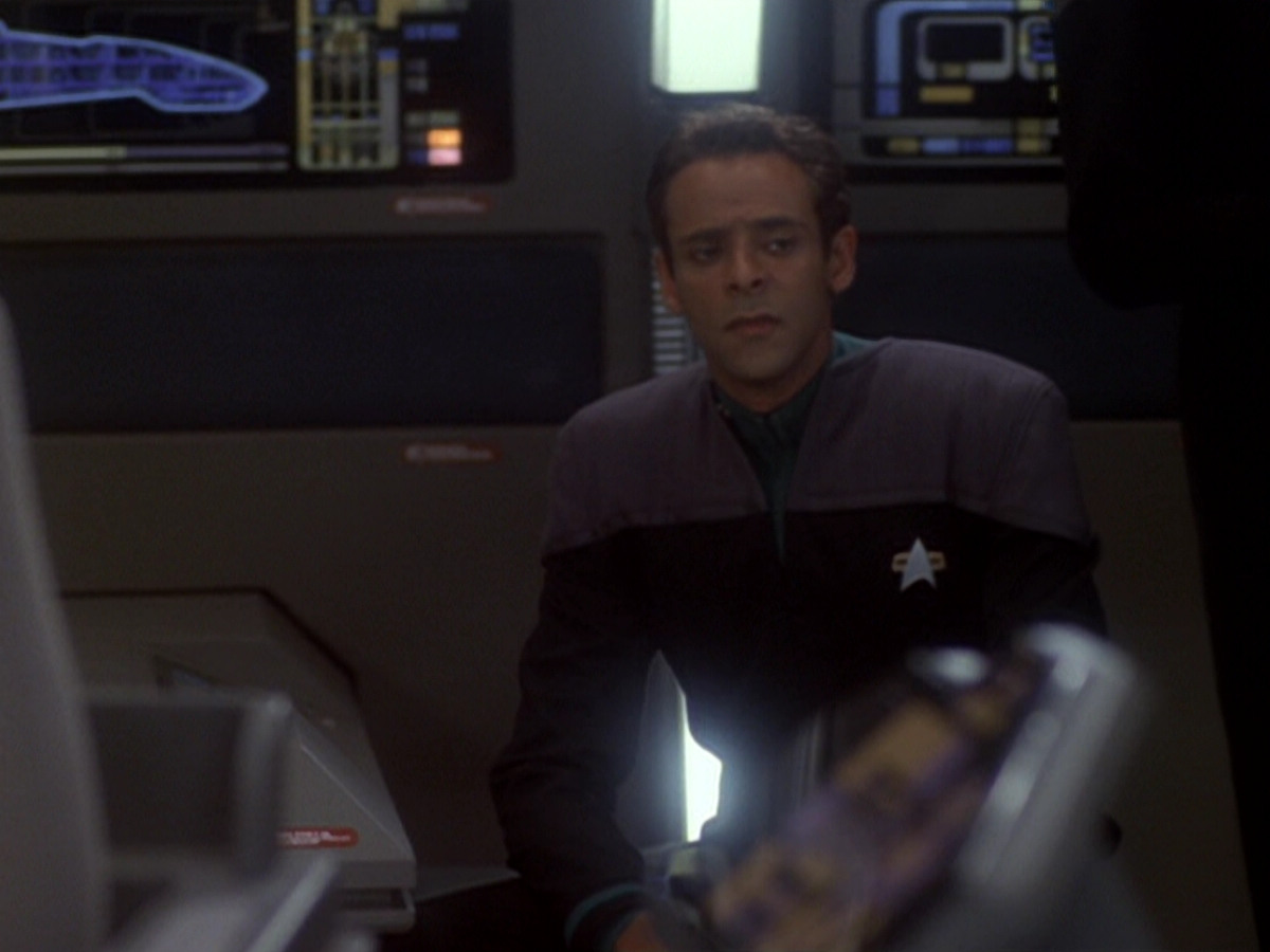 extant_StarTrek_DS9_6x05-FavorTheBold_00145.jpg