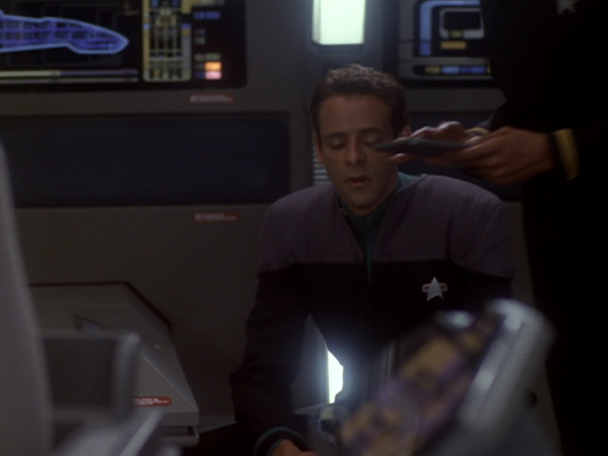 extant_StarTrek_DS9_6x05-FavorTheBold_00146.jpg