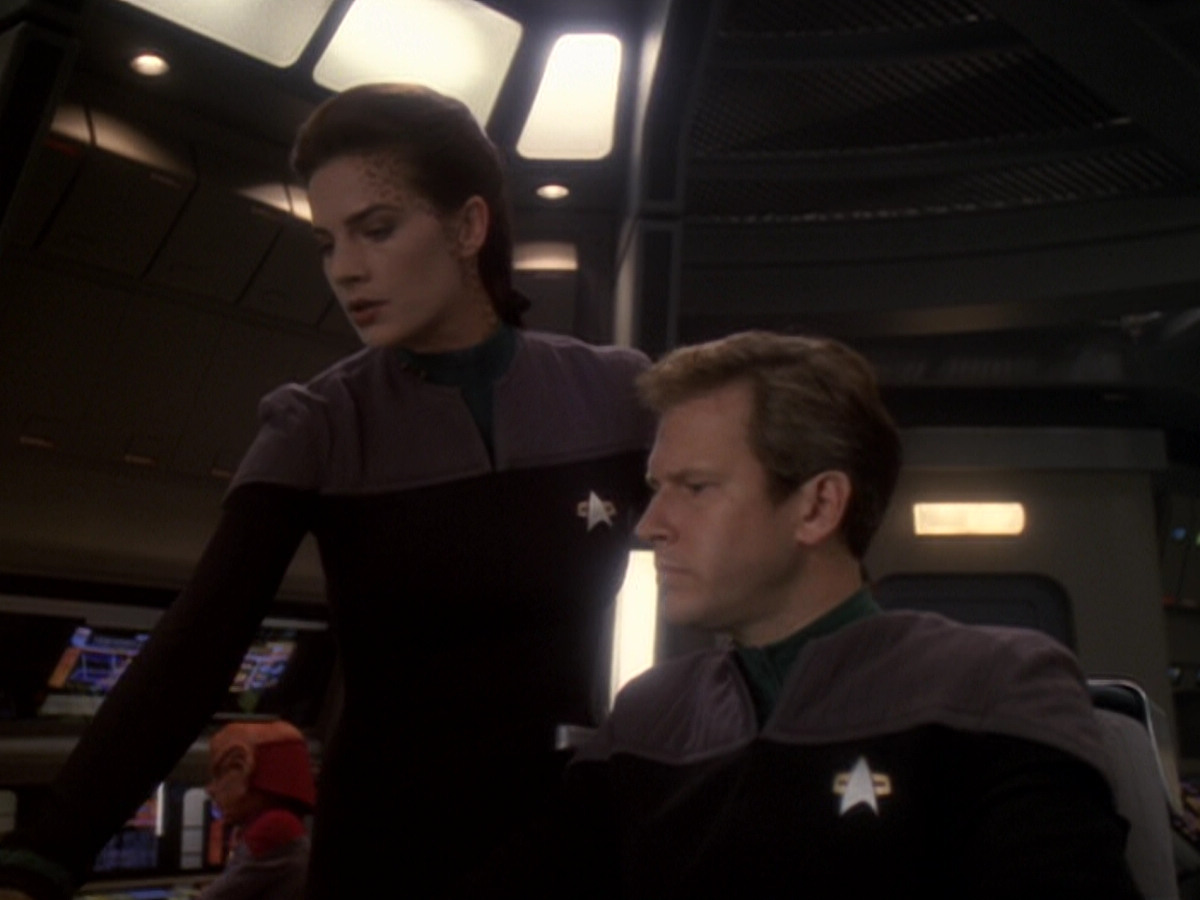 extant_StarTrek_DS9_6x05-FavorTheBold_00175.jpg