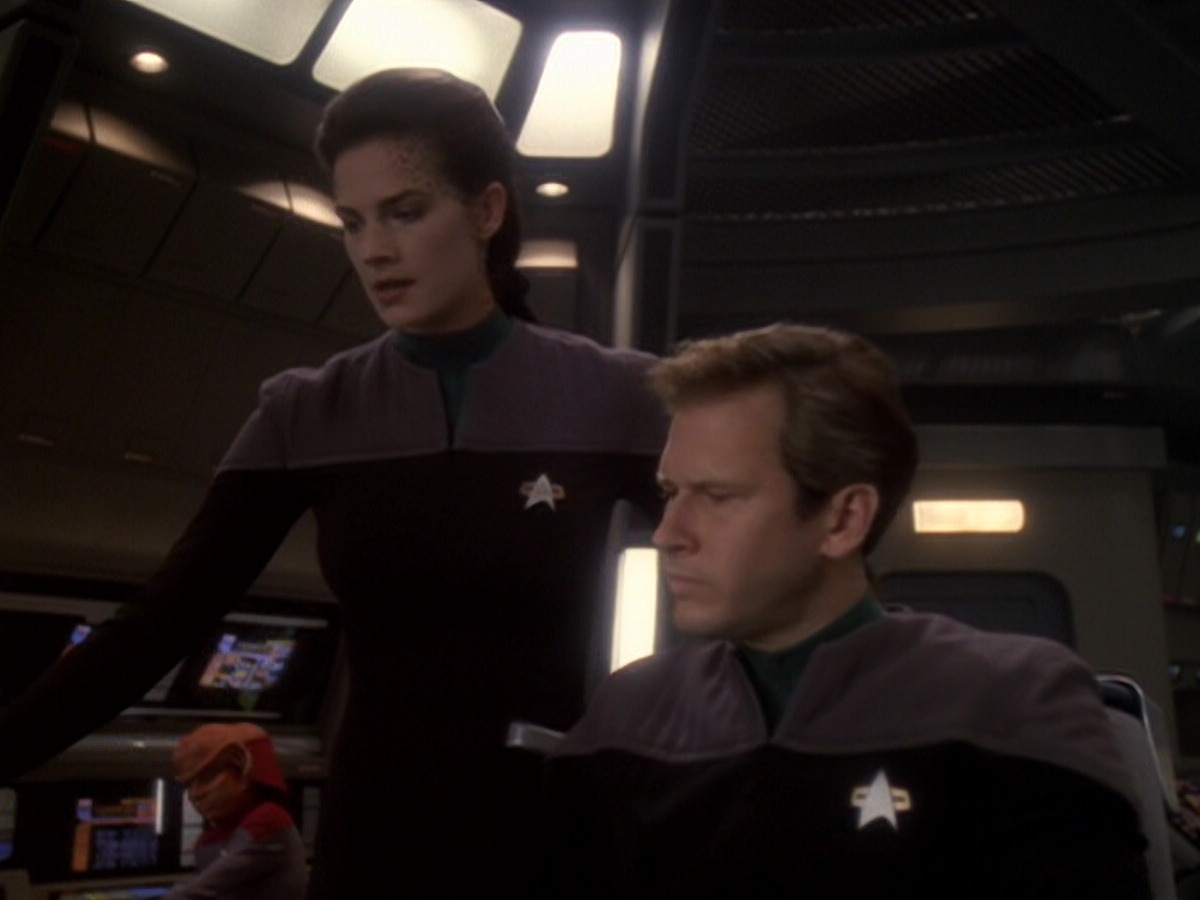 extant_StarTrek_DS9_6x05-FavorTheBold_00177.jpg